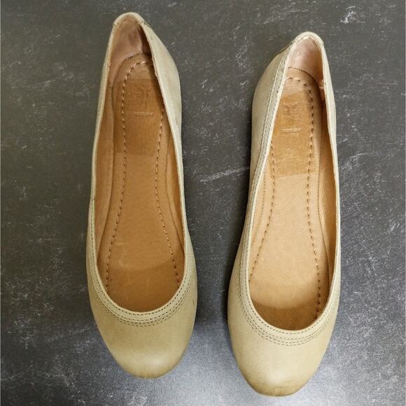 Frye Carrie Leather Flat - Size 8.5M - NWOB - Picture 2 of 8